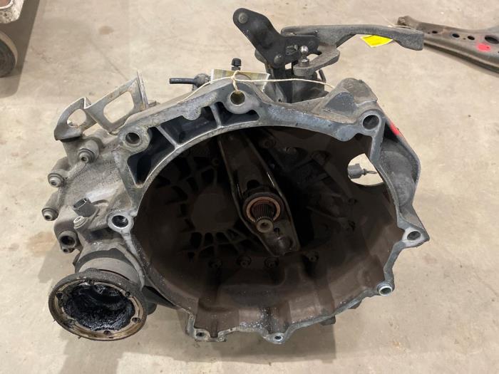 Gebruikte Versnellingsbak Volkswagen Fox (5Z) 1.2 Prijs € 150,00 Margeregeling aangeboden door F. van den Mosselaar autodemontage