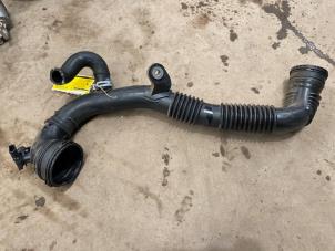 Gebruikte Intercooler Buis Renault Espace (RFCJ) 1.8 Energy Tce 225 Prijs € 25,00 Margeregeling aangeboden door F. van den Mosselaar autodemontage
