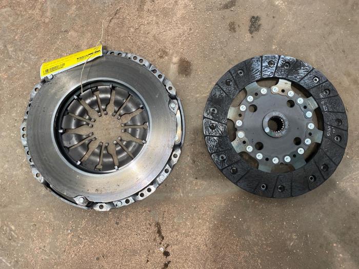 Gebruikte Koppelingsset (compleet) Renault Kadjar (RFEH) 1.3 TCE 160 FAP 16V Prijs € 50,00 Margeregeling aangeboden door F. van den Mosselaar autodemontage