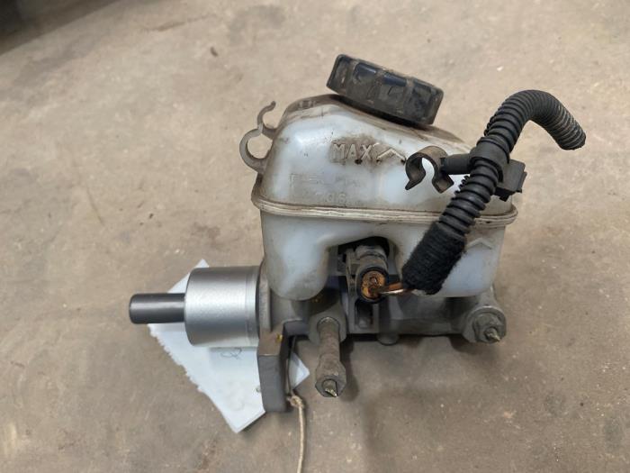 Gebruikte Hoofdremcilinder Opel Zafira (F75) 2.0 DI 16V Prijs € 15,00 Margeregeling aangeboden door F. van den Mosselaar autodemontage