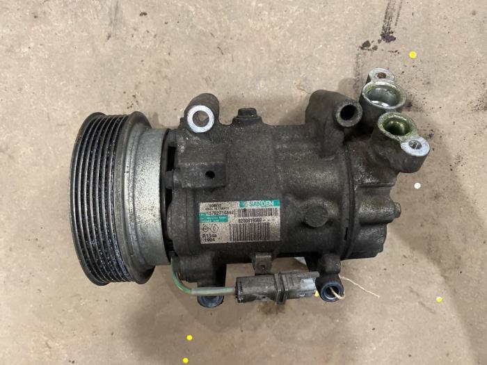Gebruikte Aircopomp Renault Clio III Estate/Grandtour (KR) 1.2 16V TCE 100 Prijs € 75,00 Margeregeling aangeboden door F. van den Mosselaar autodemontage
