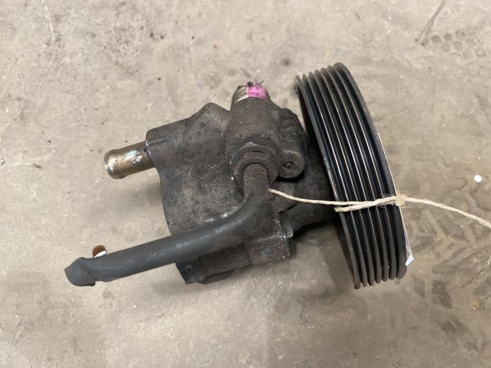 Gebruikte Pomp Servo Renault Laguna II (BG) 1.8 16V Prijs € 25,00 Margeregeling aangeboden door F. van den Mosselaar autodemontage