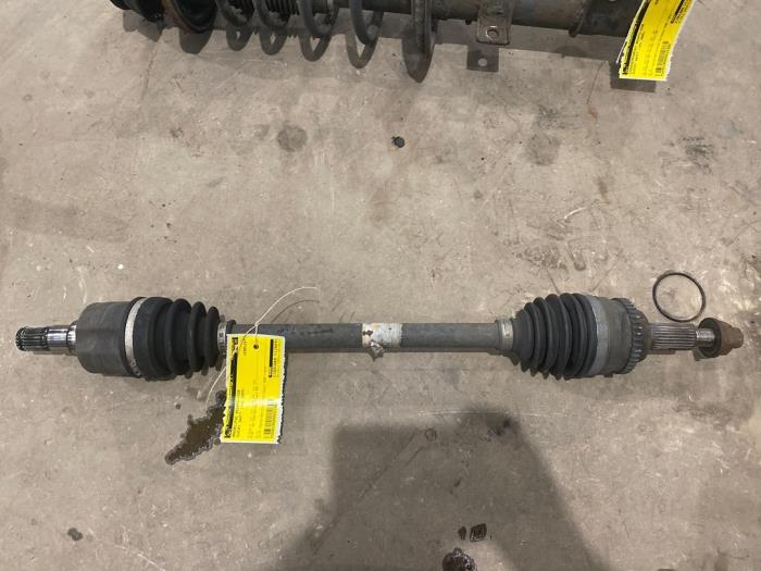 Aandrijfas links-voor van een Suzuki Swift (ZA/ZC/ZD1/2/3/9) 1.3 VVT 16V 2005