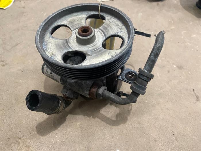 Gebruikte Pomp Servo Peugeot Partner (GC/GF/GG/GJ/GK) 1.6 HDI 90 16V Prijs € 25,00 Margeregeling aangeboden door F. van den Mosselaar autodemontage
