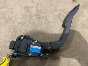 Gebruikte Gaspedaal Renault Twingo II (CN) 1.2 16V Prijs € 15,00 Margeregeling aangeboden door F. van den Mosselaar autodemontage