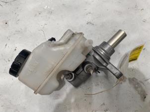 Gebruikte Hoofdremcilinder Renault Twingo III (AH) 1.0 SCe 70 12V Prijs € 15,00 Margeregeling aangeboden door F. van den Mosselaar autodemontage