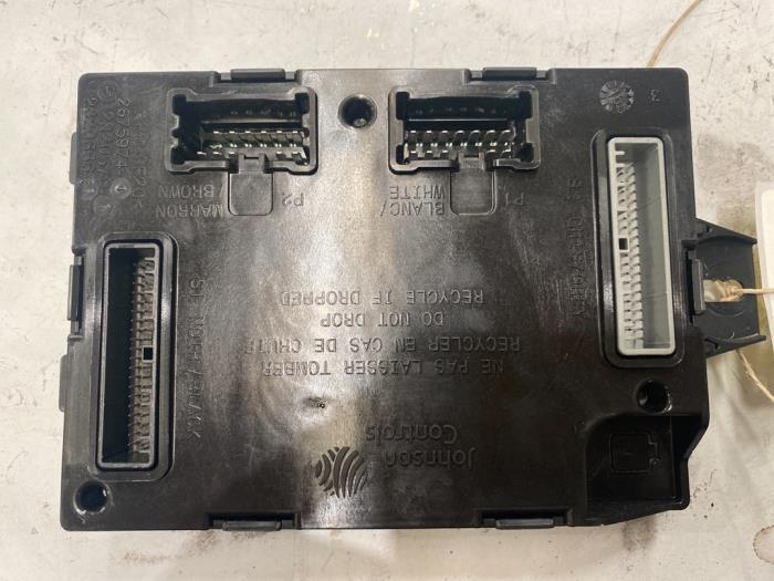Gebruikte Module Bodycontrol Renault Twingo III (AH) 1.0 SCe 70 12V Prijs € 45,00 Margeregeling aangeboden door F. van den Mosselaar autodemontage