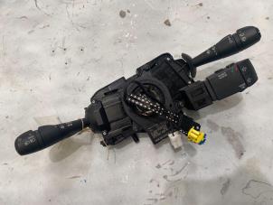 Gebruikte Combischakelaar Stuurkolom Renault Twingo III (AH) 1.0 SCe 70 12V Prijs € 35,00 Margeregeling aangeboden door F. van den Mosselaar autodemontage