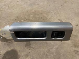 Gebruikte Elektrisch Raam Schakelaar Volvo V50 (MW) 1.6 D 16V Prijs € 10,00 Margeregeling aangeboden door F. van den Mosselaar autodemontage