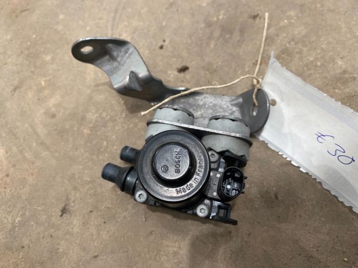 Gebruikte Waterpomp BMW 1 serie (F20) 116d 1.6 16V Efficient Dynamics Prijs € 30,00 Margeregeling aangeboden door F. van den Mosselaar autodemontage