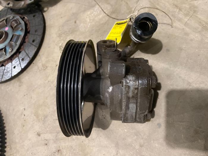 Gebruikte Servopomp Mazda 3 Sport (BK) 1.6i 16V Prijs € 25,00 Margeregeling aangeboden door F. van den Mosselaar autodemontage