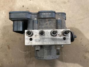 Gebruikte ABS Pomp Renault Clio IV (5R) 1.5 Energy dCi 90 FAP Prijs € 25,00 Margeregeling aangeboden door F. van den Mosselaar autodemontage