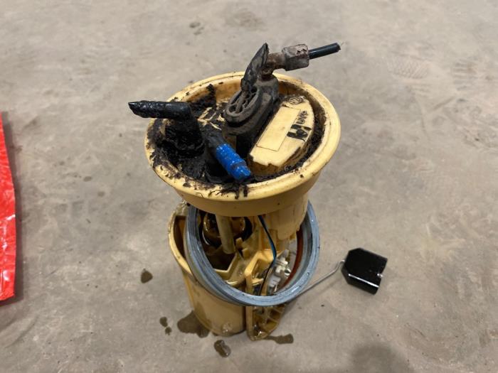 Gebruikte Tank element Pomp Volkswagen Transporter/Caravelle T5 1.9 TDi Prijs € 35,00 Margeregeling aangeboden door F. van den Mosselaar autodemontage