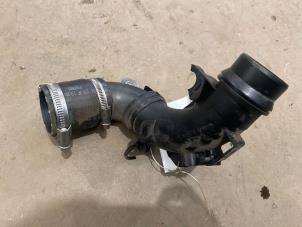 Gebruikte Intercooler Buis Peugeot 2008 (CU) 1.2 12V e-THP PureTech 110 Prijs € 15,00 Margeregeling aangeboden door F. van den Mosselaar autodemontage