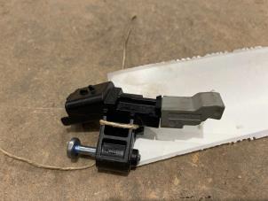 Gebruikte Sensor BDP Peugeot 2008 (CU) 1.2 12V e-THP PureTech 110 Prijs € 10,00 Margeregeling aangeboden door F. van den Mosselaar autodemontage