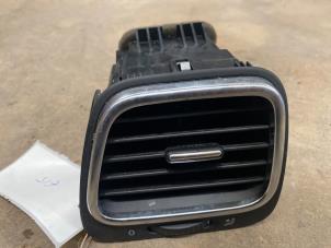 Gebruikte Luchtrooster Dashboard Volkswagen Scirocco (137/13AD) 2.0 TDI 16V Prijs € 15,00 Margeregeling aangeboden door F. van den Mosselaar autodemontage