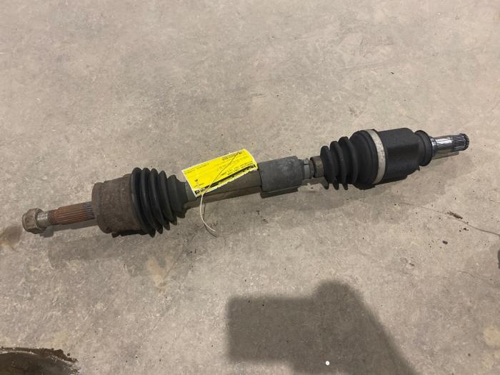 Gebruikte Aandrijfas links-voor Mitsubishi Colt (Z2/Z3) 1.3 16V Prijs € 35,00 Margeregeling aangeboden door F. van den Mosselaar autodemontage