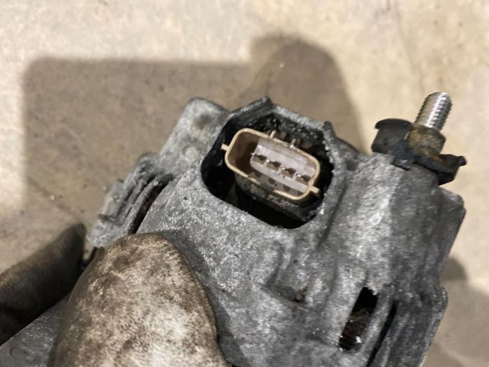 Dynamo van een Mitsubishi Colt (Z2/Z3) 1.3 16V 2006