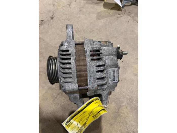 Dynamo van een Mitsubishi Colt (Z2/Z3) 1.3 16V 2006