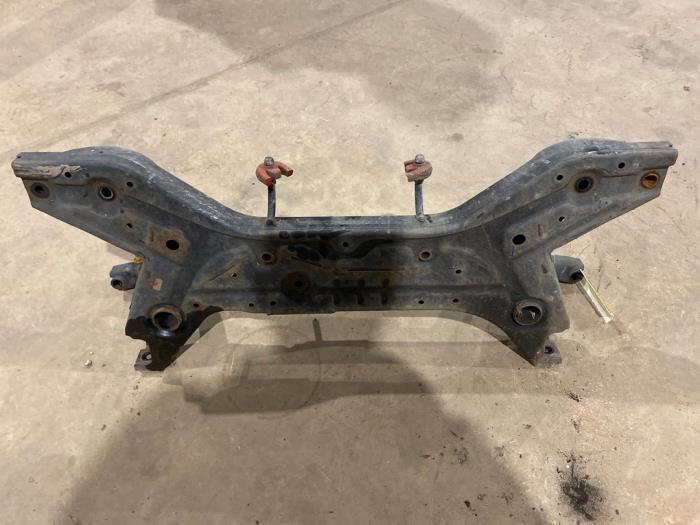 Subframe van een Mitsubishi Colt (Z2/Z3) 1.3 16V 2006
