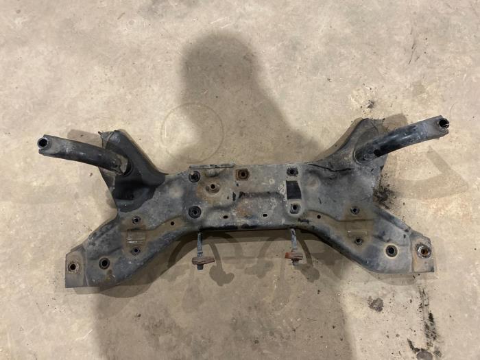 Subframe van een Mitsubishi Colt (Z2/Z3) 1.3 16V 2006
