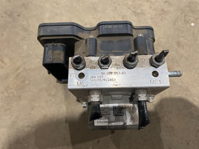Gebruikte ABS Pomp Peugeot 308 (L3/L8/LB/LH/LP) 1.6 HDi Prijs € 100,00 Margeregeling aangeboden door F. van den Mosselaar autodemontage