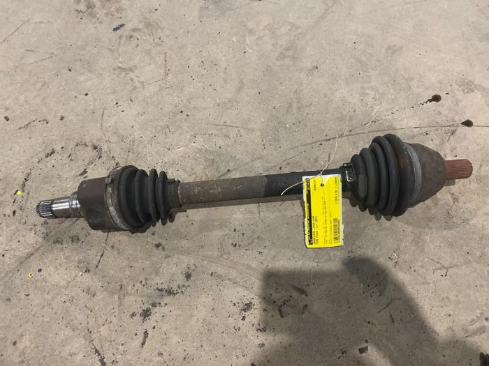 Gebruikte Aandrijfas links-voor Ford Focus 2 1.6 Ti-VCT 16V Prijs € 35,00 Margeregeling aangeboden door F. van den Mosselaar autodemontage