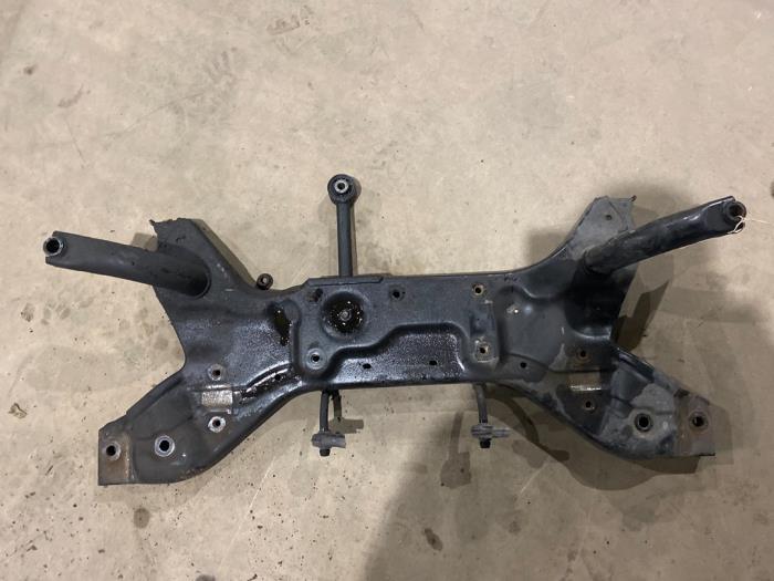 Gebruikte Subframe Mitsubishi Colt (Z2/Z3) 1.5 12V DI-D HP CZ3 Prijs € 50,00 Margeregeling aangeboden door F. van den Mosselaar autodemontage