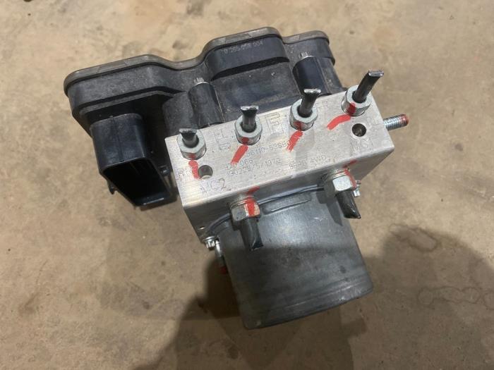 Gebruikte ABS Pomp Suzuki Vitara (LY/MY) 1.4 S Turbo 16V AllGrip Prijs € 150,00 Margeregeling aangeboden door F. van den Mosselaar autodemontage
