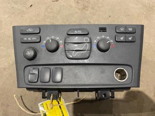 Gebruikte Chaufage Bedieningspaneel Volvo V70 (GW/LW/LZ) 2.4 20V 140 Prijs € 25,00 Margeregeling aangeboden door F. van den Mosselaar autodemontage