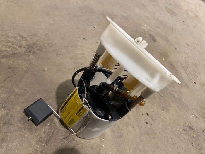 Gebruikte Brandstofpomp Elektrisch BMW 3 serie (E90) 320i 16V Prijs € 25,00 Margeregeling aangeboden door F. van den Mosselaar autodemontage