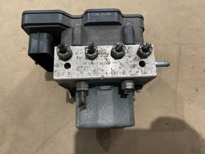 Gebruikte ABS Pomp Mercedes Citan (415.6) 1.5 108 CDI Prijs € 35,00 Margeregeling aangeboden door F. van den Mosselaar autodemontage