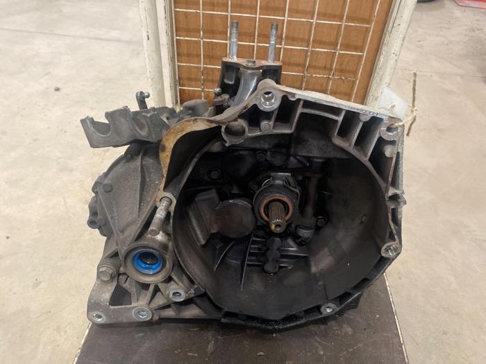 Gebruikte Versnellingsbak Fiat Fiorino (225) 1.3 JTD 16V Multijet Prijs € 150,00 Margeregeling aangeboden door F. van den Mosselaar autodemontage