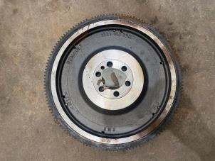 Gebruikte Vliegwiel Renault Twingo III (AH) 1.0 SCe 70 12V Prijs € 50,00 Margeregeling aangeboden door F. van den Mosselaar autodemontage