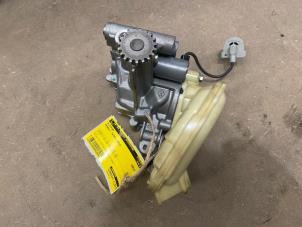 Gebruikte Oliepomp Renault Twingo III (AH) 1.0 SCe 70 12V Prijs € 50,00 Margeregeling aangeboden door F. van den Mosselaar autodemontage