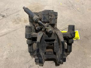 Gebruikte Remklauw (Tang) rechts-achter Audi S3 Limousine (8VM/8VS) 2.0 TFSI 16V Prijs € 75,00 Margeregeling aangeboden door F. van den Mosselaar autodemontage