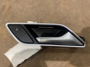 Gebruikte Portiergreep 4Deurs rechts-achter Audi S3 Limousine (8VM/8VS) 2.0 TFSI 16V Prijs € 25,00 Margeregeling aangeboden door F. van den Mosselaar autodemontage