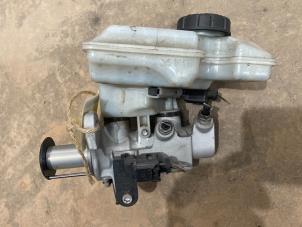 Gebruikte Hoofdremcilinder Audi S3 Limousine (8VM/8VS) 2.0 TFSI 16V Prijs € 35,00 Margeregeling aangeboden door F. van den Mosselaar autodemontage