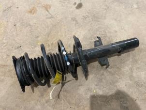 Gebruikte Voorpoot rechts Renault Grand Scénic IV (RFAR) 1.3 TCE 140 16V Prijs € 70,00 Margeregeling aangeboden door F. van den Mosselaar autodemontage