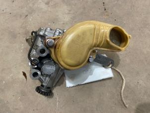 Gebruikte Oliepomp Renault Grand Scénic IV (RFAR) 1.3 TCE 140 16V Prijs € 70,00 Margeregeling aangeboden door F. van den Mosselaar autodemontage