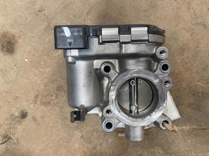 Gebruikte Gasklephuis Renault Grand Scénic IV (RFAR) 1.3 TCE 140 16V Prijs € 35,00 Margeregeling aangeboden door F. van den Mosselaar autodemontage