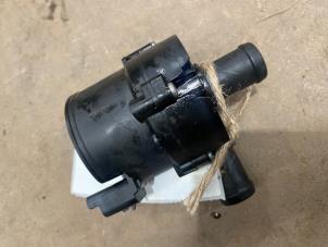 Gebruikte Waterpomp Renault Grand Scénic IV (RFAR) 1.3 TCE 140 16V Prijs € 25,00 Margeregeling aangeboden door F. van den Mosselaar autodemontage