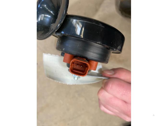 Claxon van een Renault Grand Scénic IV (RFAR) 1.3 TCE 140 16V 2018