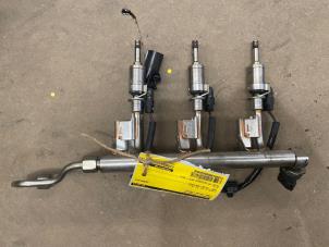 Gebruikte Injector brug Ford Focus 3 1.0 Ti-VCT EcoBoost 12V 100 Prijs € 75,00 Margeregeling aangeboden door F. van den Mosselaar autodemontage