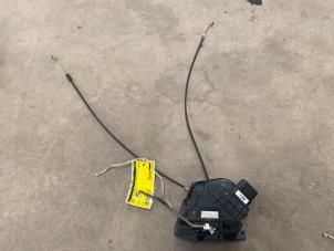 Gebruikte Slotmechaniek Portier 4Deurs rechts-achter Mazda 3 (BK12) 1.6 CiTD 16V Prijs € 18,50 Margeregeling aangeboden door F. van den Mosselaar autodemontage