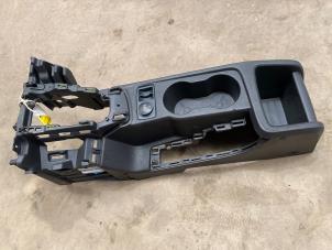 Gebruikte Middenconsoles Ford Focus 3 1.6 Ti-VCT 16V 105 Prijs € 25,00 Margeregeling aangeboden door F. van den Mosselaar autodemontage