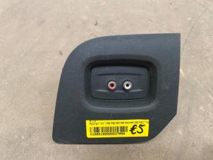 Gebruikte AUX/USB aansluiting Renault Master III (MA/MB/MC/MD/MH/MF/MG/MH) 2.3 dCi 16V Prijs € 5,00 Margeregeling aangeboden door F. van den Mosselaar autodemontage