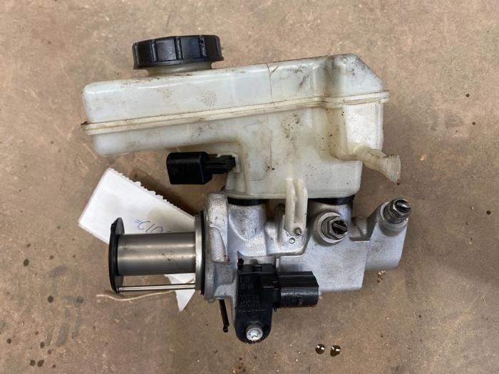 Gebruikte Hoofdremcilinder Audi RS 3 Limousine (8VS/8VM) 2.5 TFSI 20V Quattro Prijs € 50,00 Margeregeling aangeboden door F. van den Mosselaar autodemontage