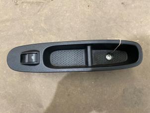 Gebruikte Elektrisch Raam Schakelaar Fiat Punto Evo (199) 1.3 JTD Multijet 85 16V Prijs € 8,50 Margeregeling aangeboden door F. van den Mosselaar autodemontage