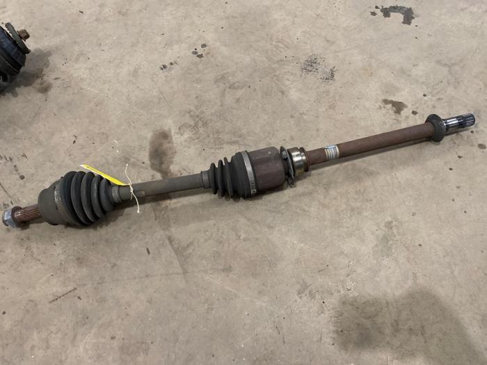 Gebruikte Steekas rechts-voor Fiat Punto Evo (199) 1.3 JTD Multijet 85 16V Prijs € 35,00 Margeregeling aangeboden door F. van den Mosselaar autodemontage